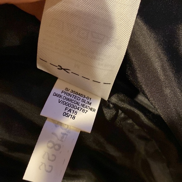 Banana Republic Puffer Medium Vest Dark Gray with speckled pattern - Picture 9 of 14